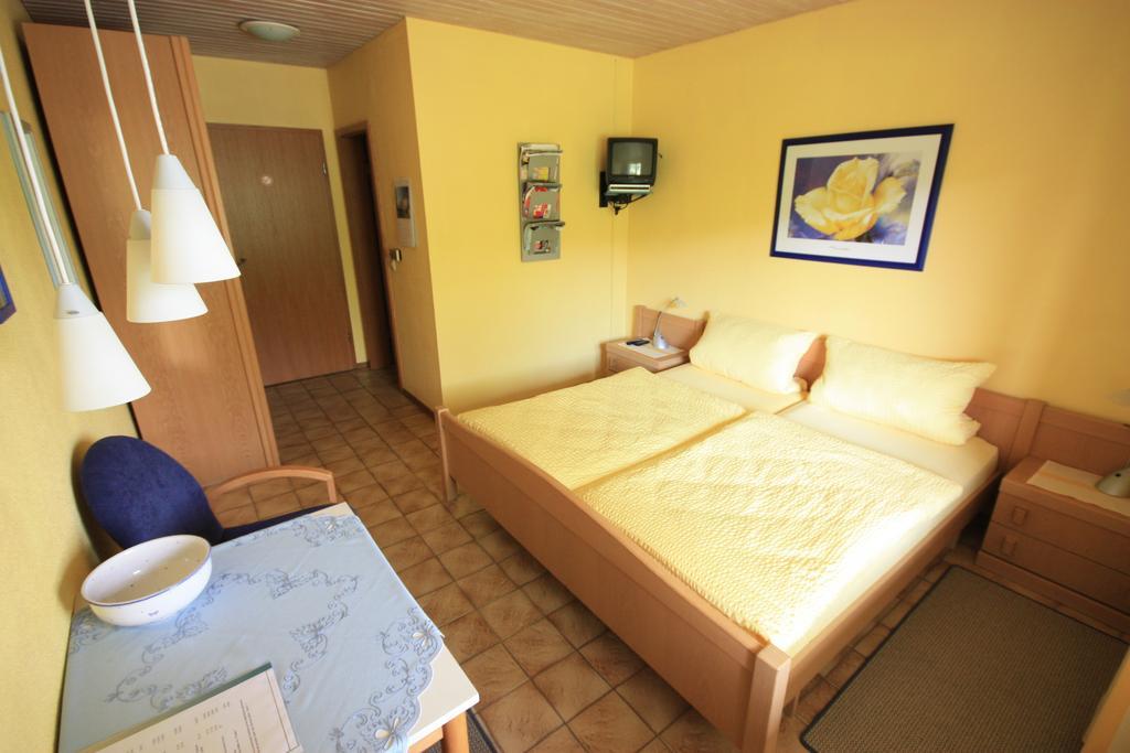 Pension-Ferienwohnung Liesbachtal Direkt Am Waldrand Bayerische Rhoen Schönau an der Brend الغرفة الصورة